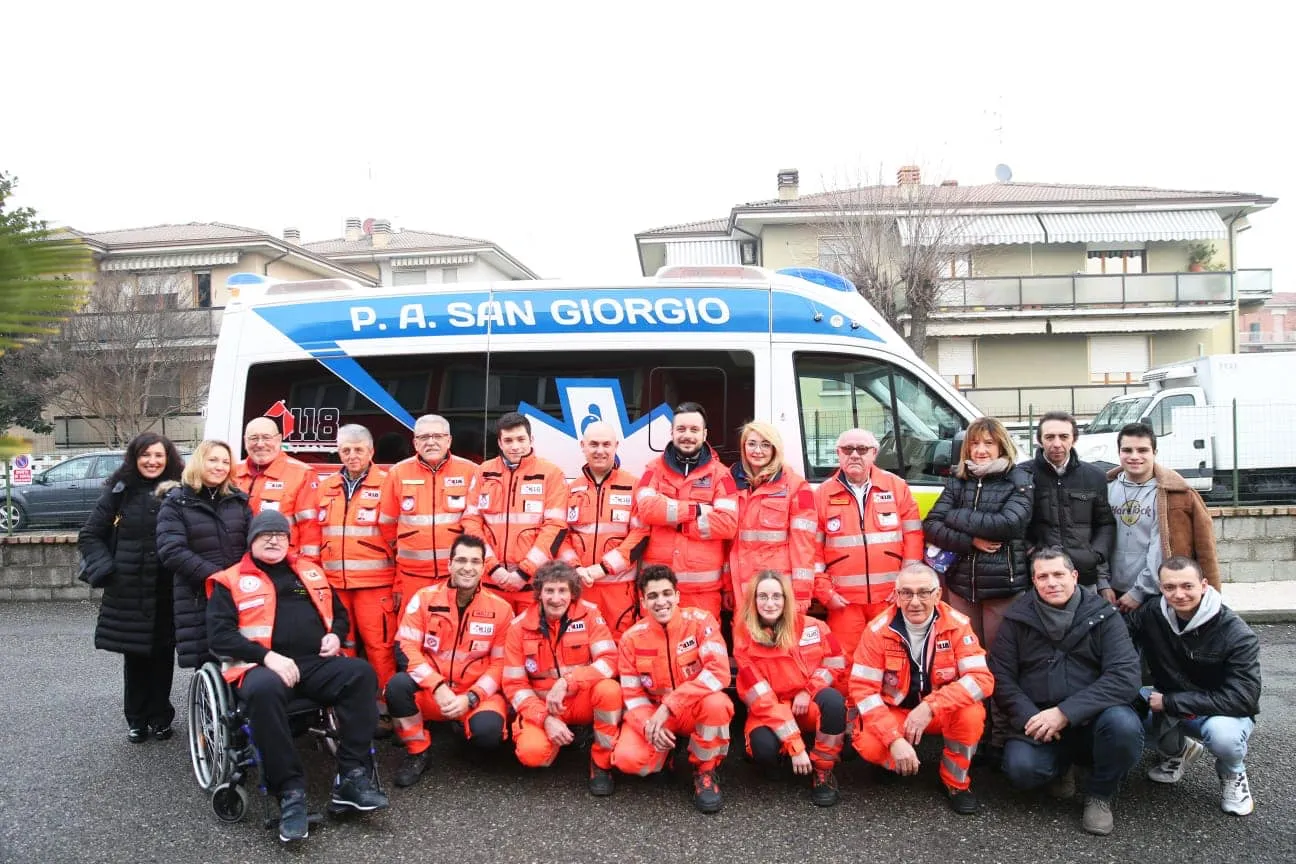 Foto di gruppo dei volontari della Pubblica Assistenza San Giorgio